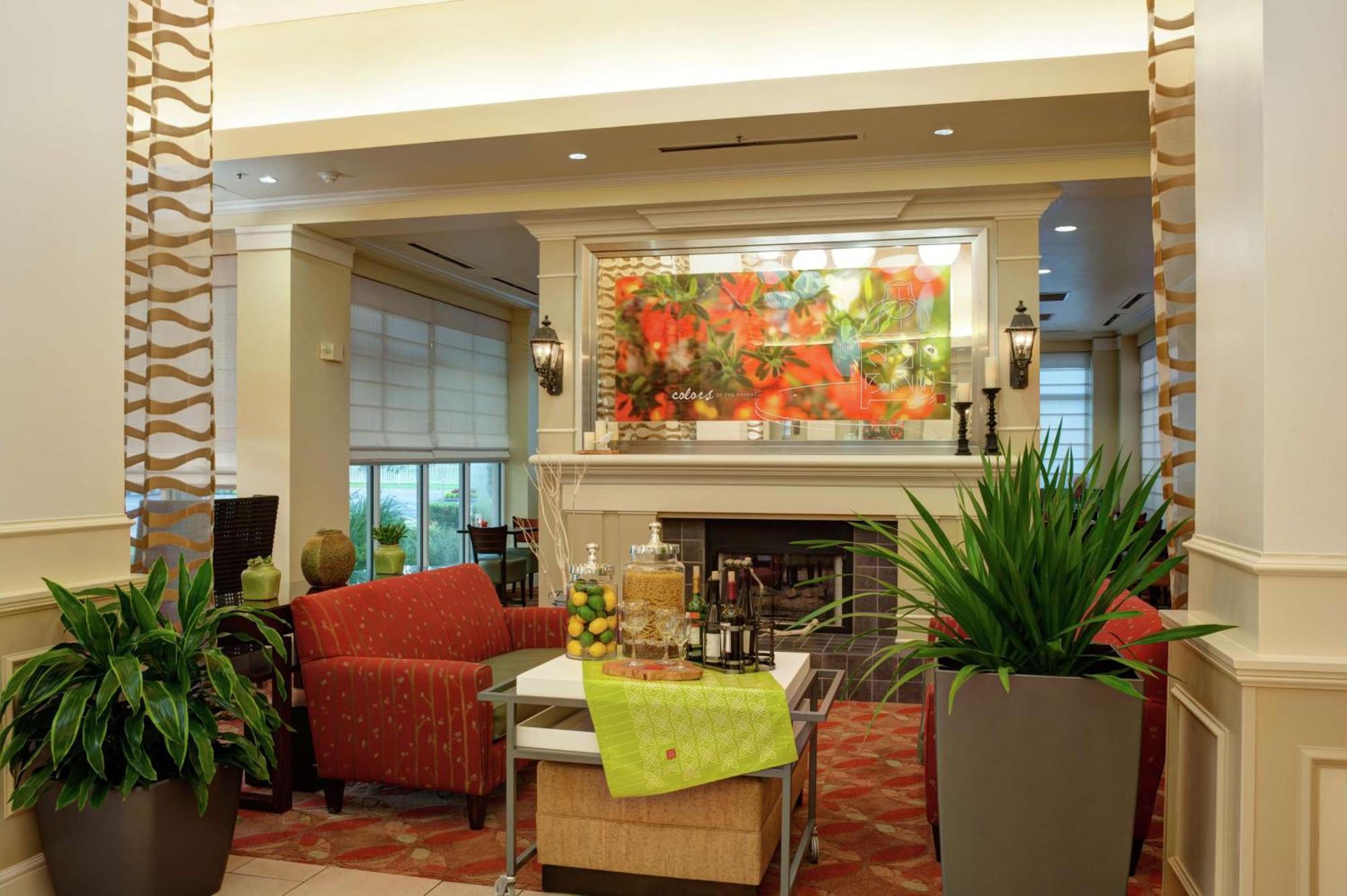 Hilton Garden Inn Tulsa Airport Exterior foto