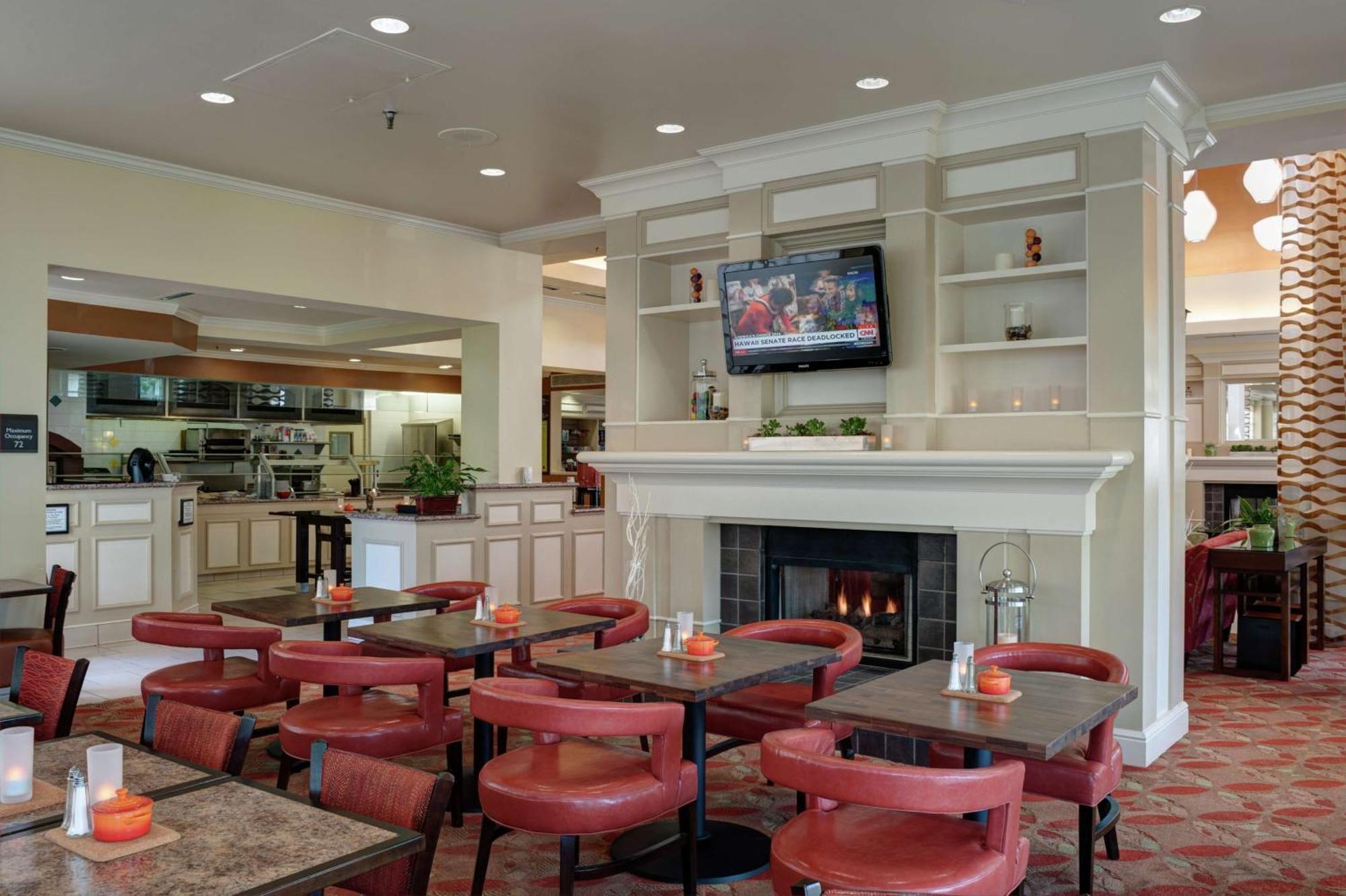 Hilton Garden Inn Tulsa Airport Exterior foto