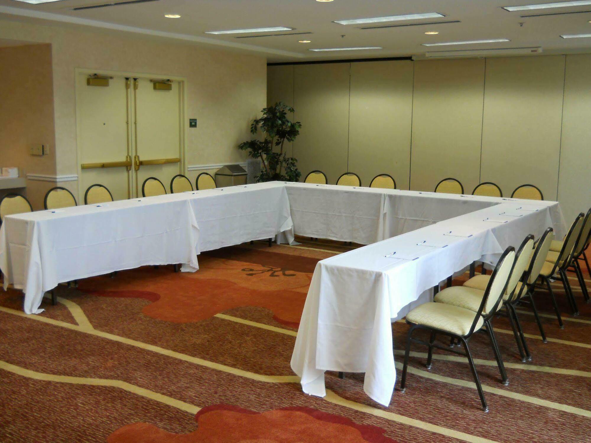 Hilton Garden Inn Tulsa Airport Negocio foto